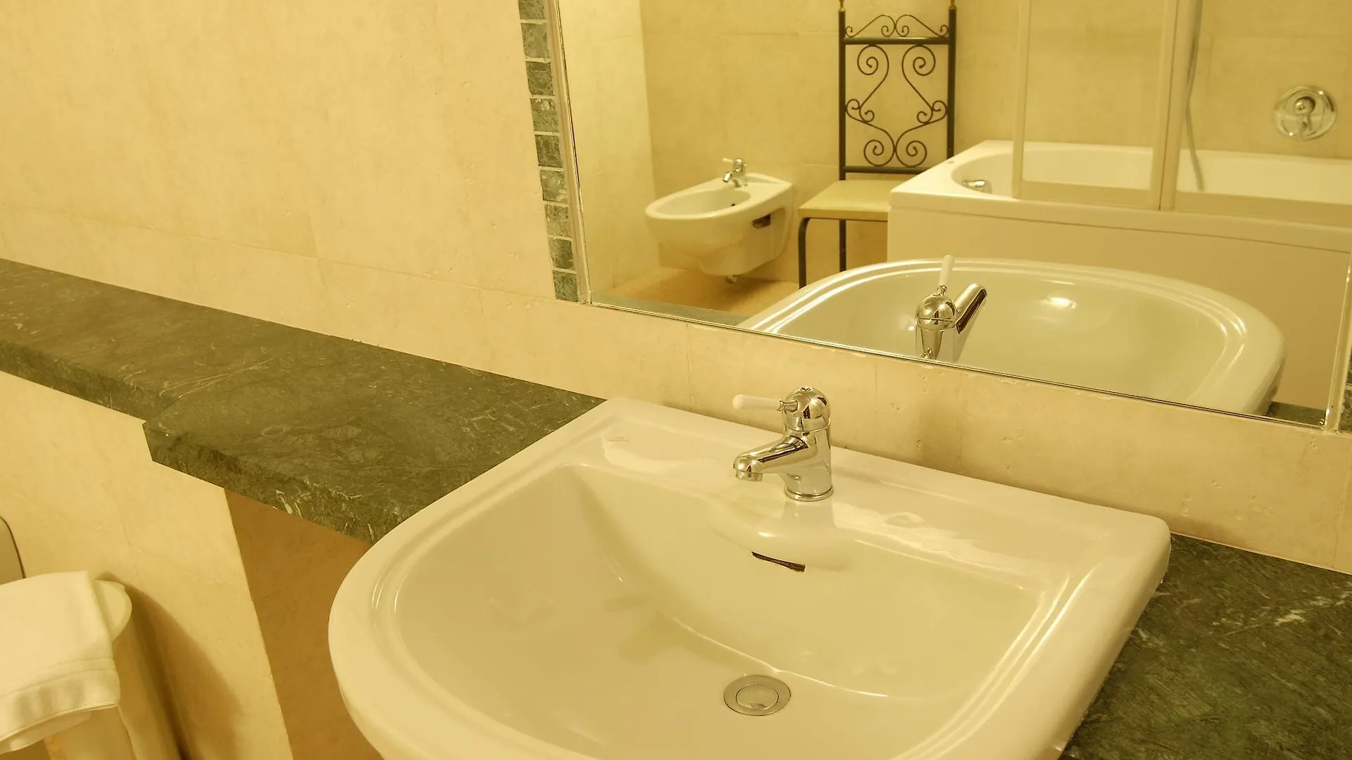 فندق Albergo Bianchi Stazione مانتوفا